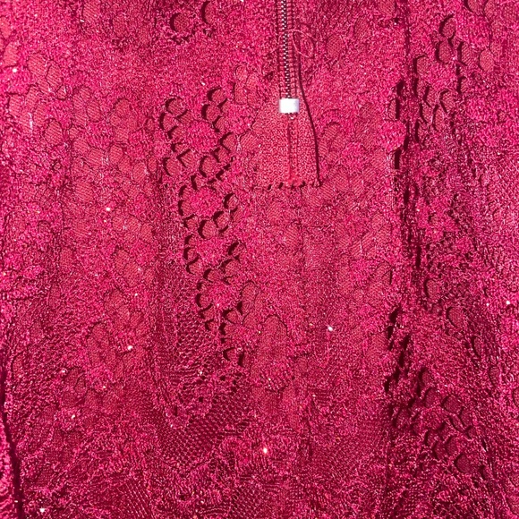 padding the boobs, small train, hole in front, zipper sticking out at the bottom - Picture 2 of 3